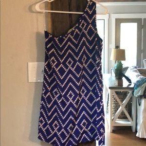 A one shoulder dress.